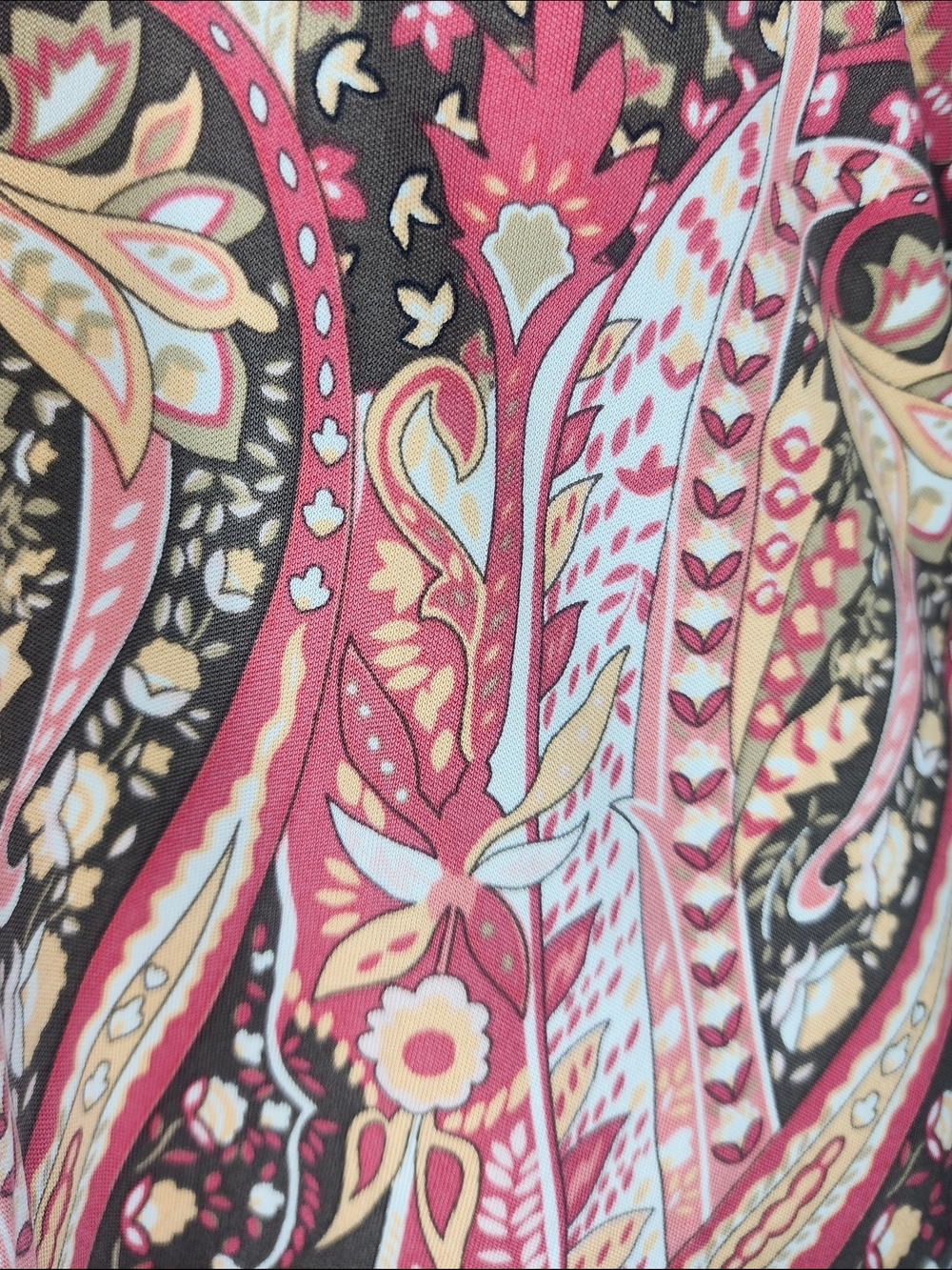 Women’s Sleeveless V-Neck Paisley Print Top in Pink and Black - Picture 3 of 6